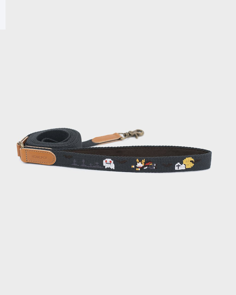 Dog leash with superhero dog embroidered. Charcoal and black color. Buckle and adjustable.