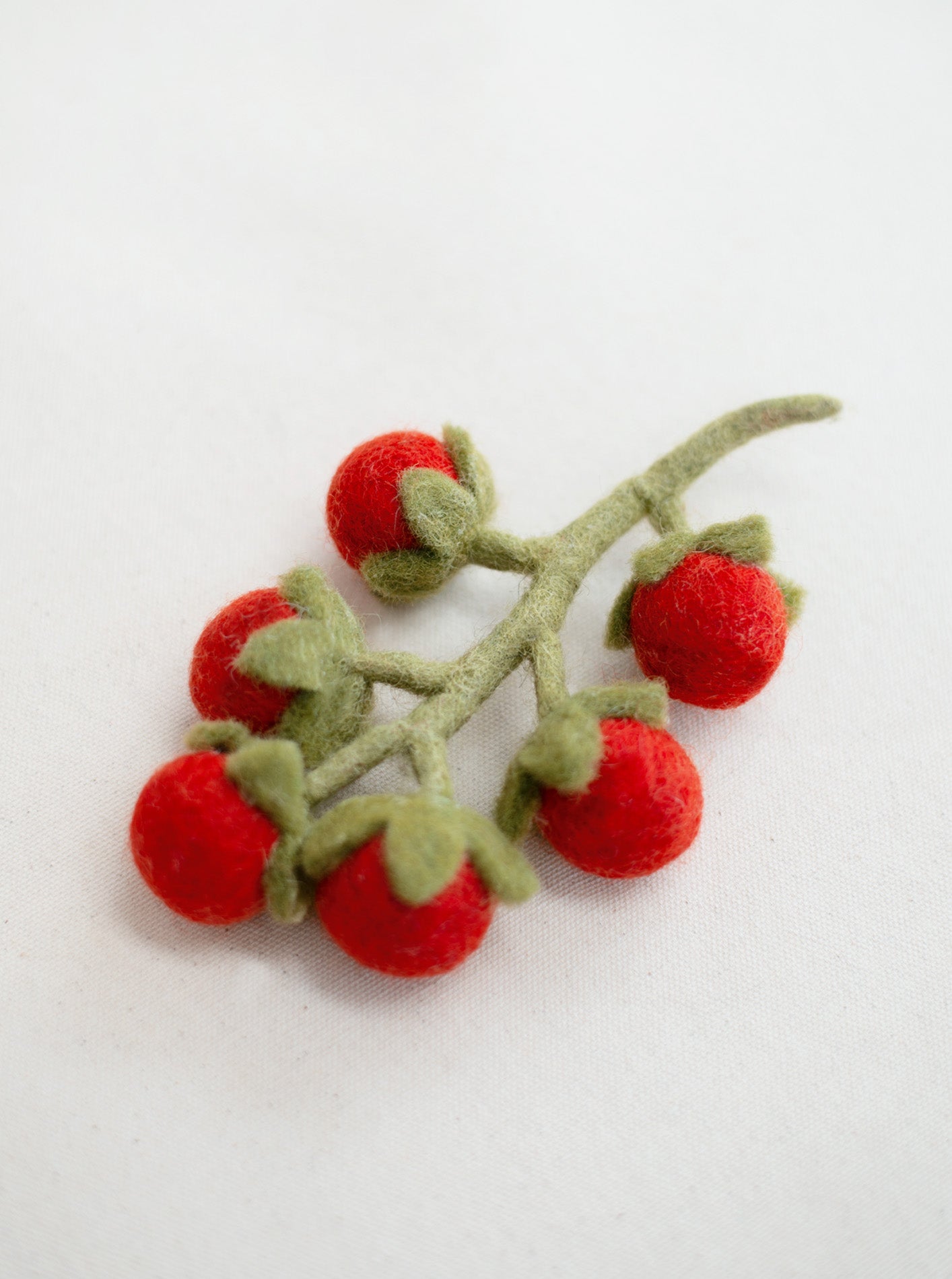 CHERRY TOMATO VINE WOOL DOG & CAT TOY – MODERNBEAST