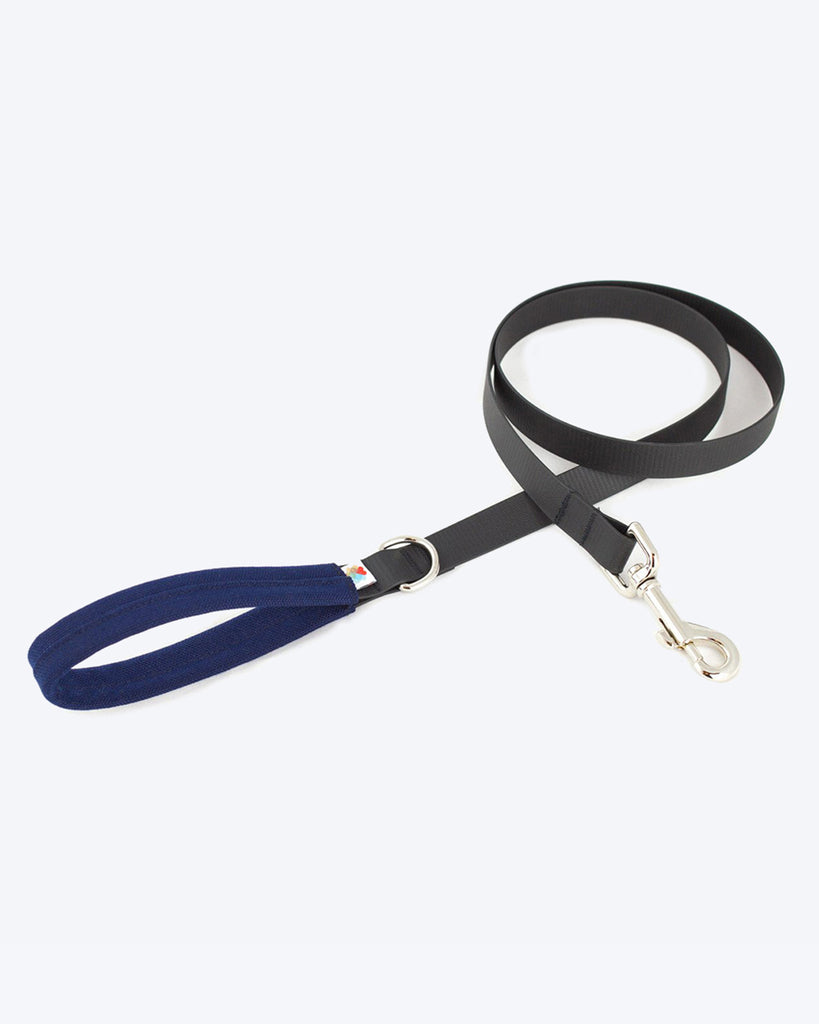 FUNSTON DOG LEASH BY WILDEBEEST. NAVY WATERPROOF SMALL MEDIUM