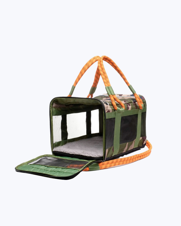 OUT-OF-OFFICE PET CARRIER by Roverlund